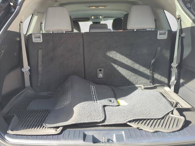 Used 2020 Toyota Highlander LE FWD image 10