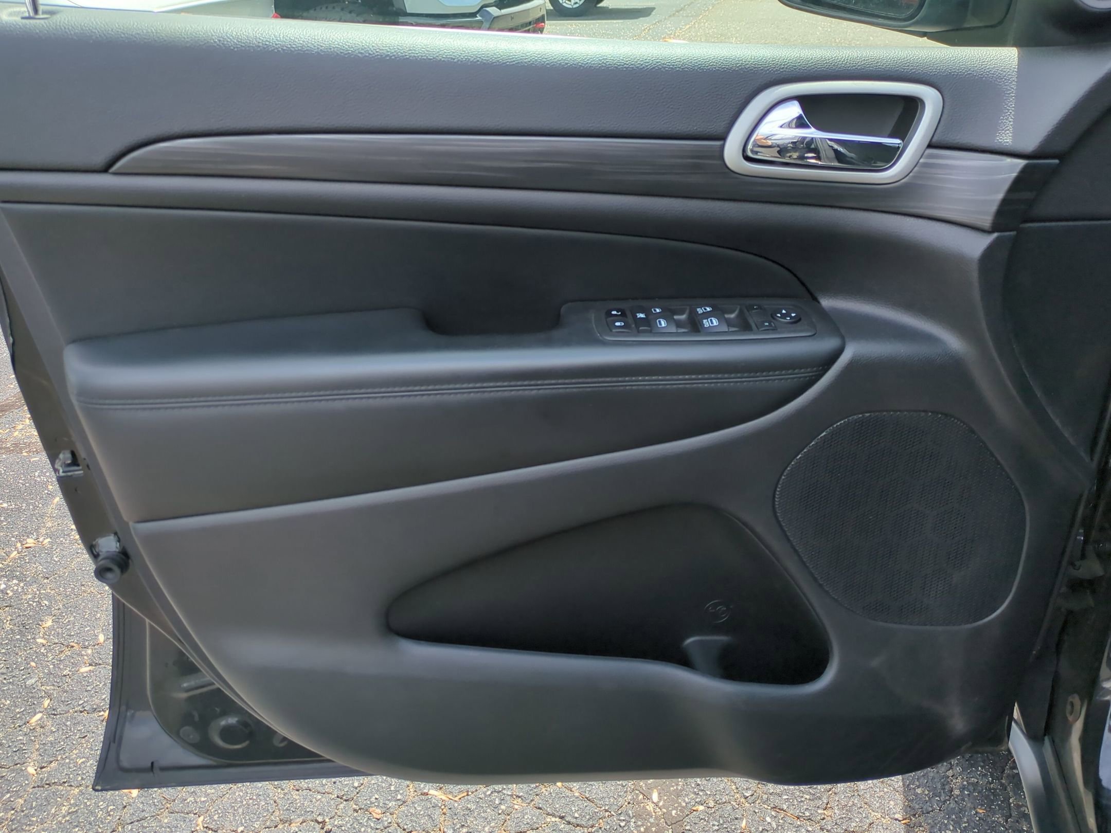 Used 2022 Jeep Grand Cherokee Laredo E image 14