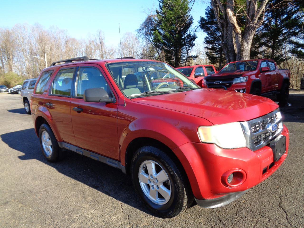Used 2010 Ford Escape XLS FWD image 3