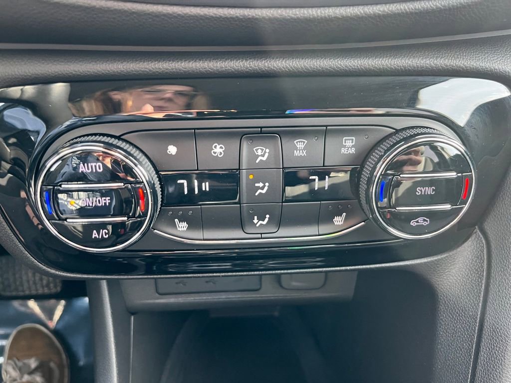 Used 2021 Buick Encore GX Select image 13