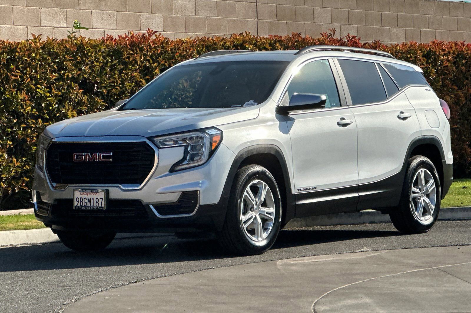 Certified 2022 GMC Terrain SLE w/ Driver Convenience Package image 8