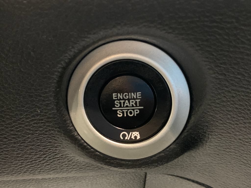 Used 2025 Chrysler Pacifica Limited FWD image 15