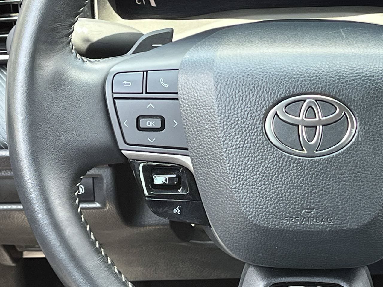 Used 2025 Toyota Camry SE FWD image 12