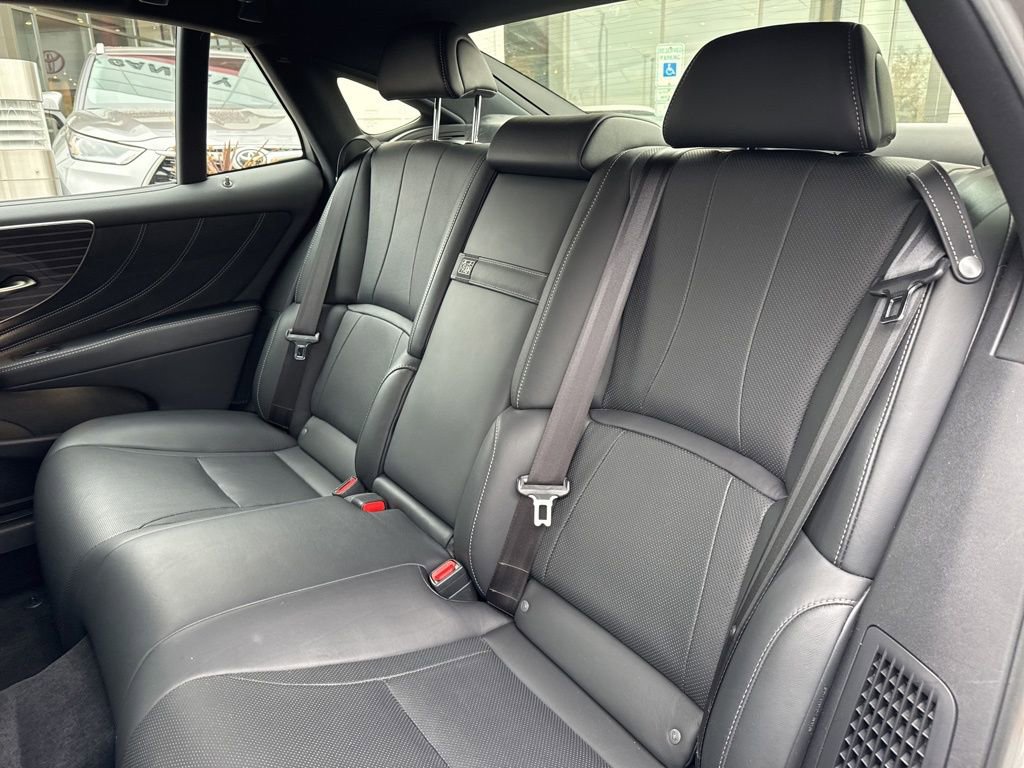 Used 2018 Lexus LS 500h AWD image 16