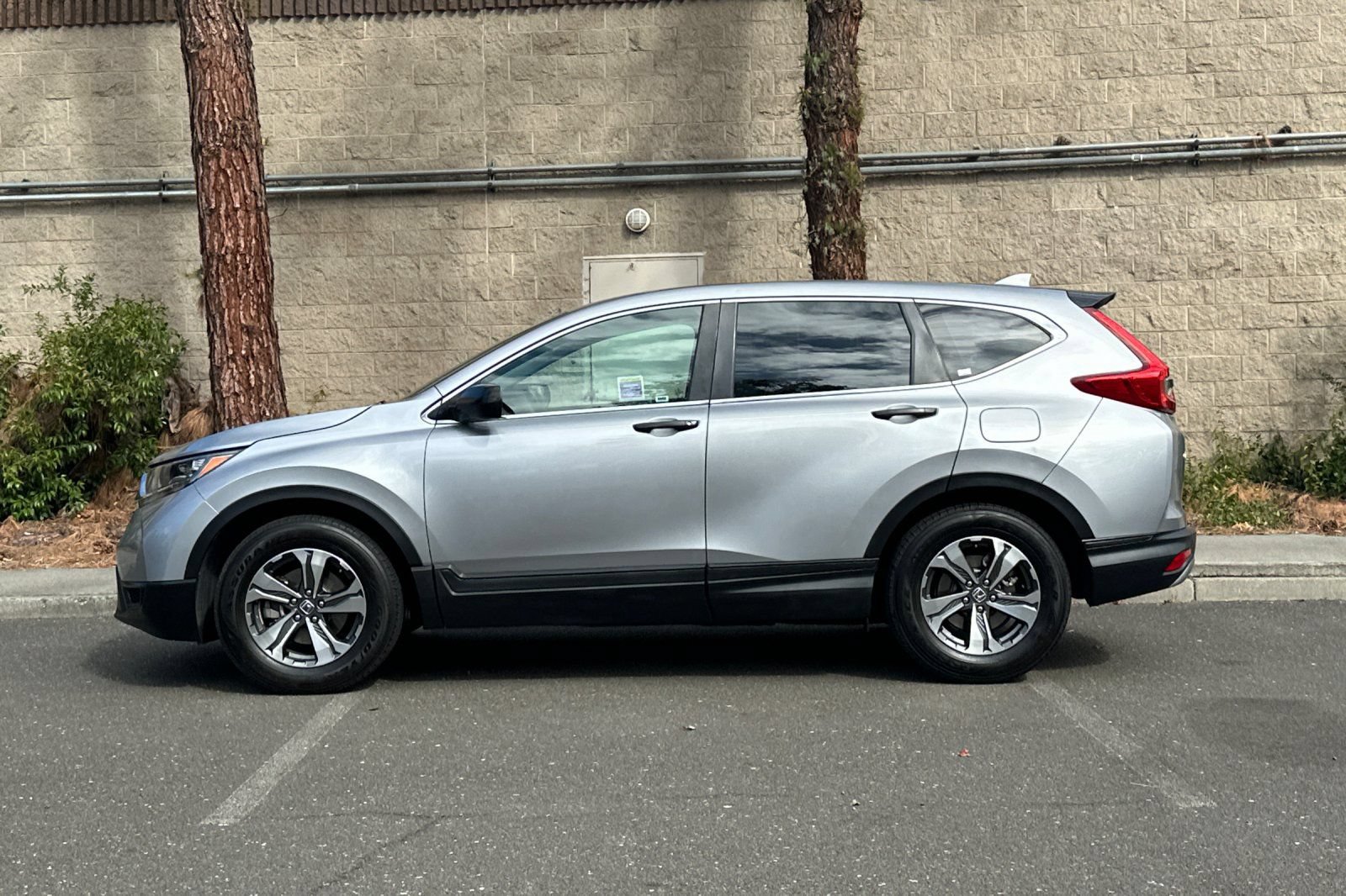 Used 2018 Honda CR-V LX image 6