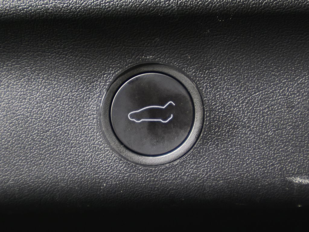 Used 2024 Tesla Model Y Performance AWD/4WD image 20