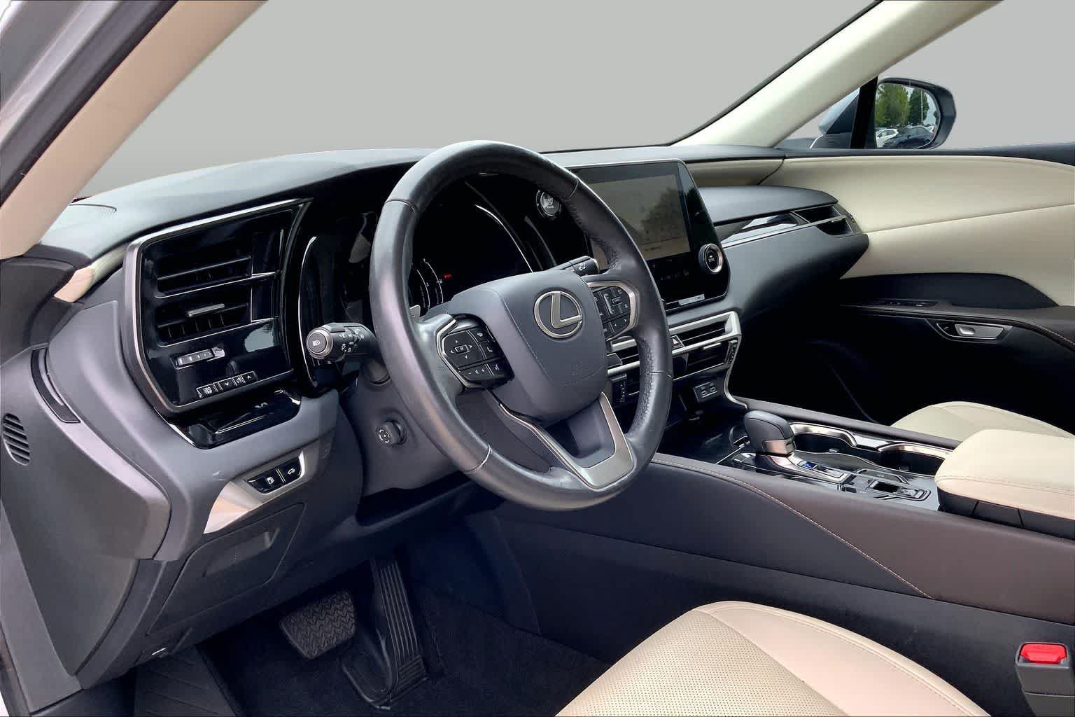 Used 2024 Lexus RX 350 FWD w/ Technology Package image 17