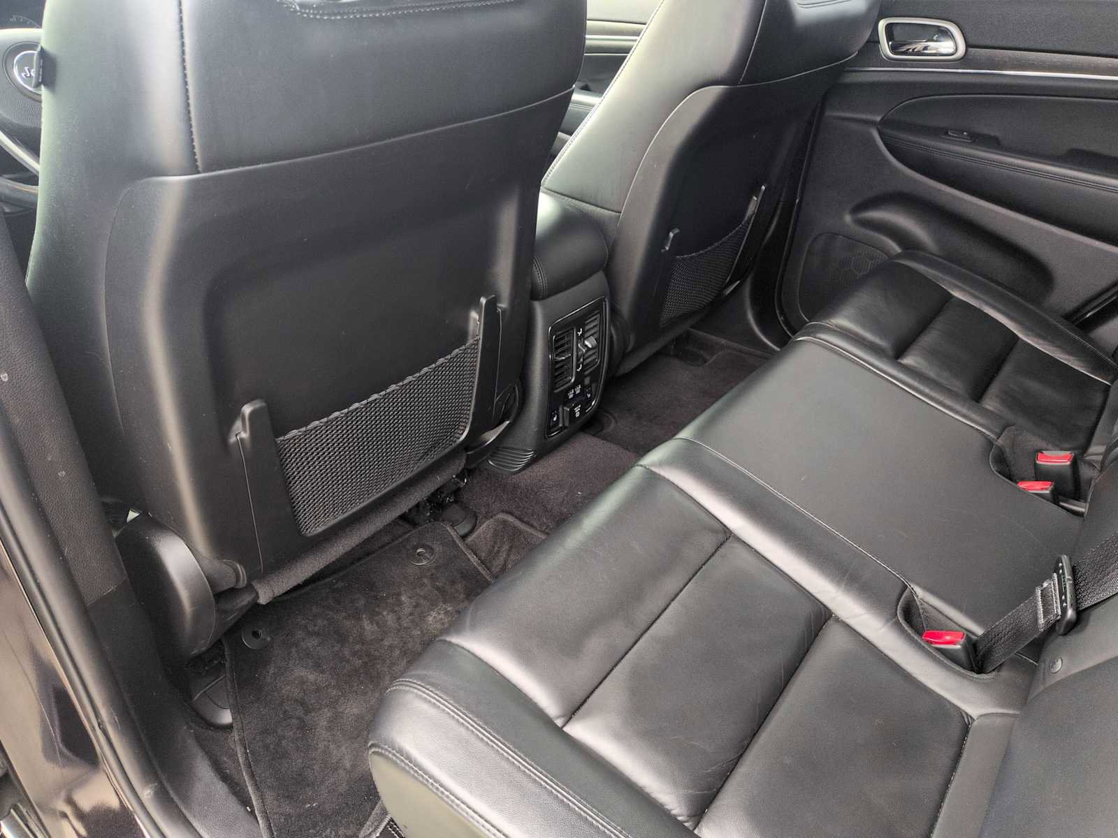 Used 2018 Jeep Grand Cherokee Limited image 16