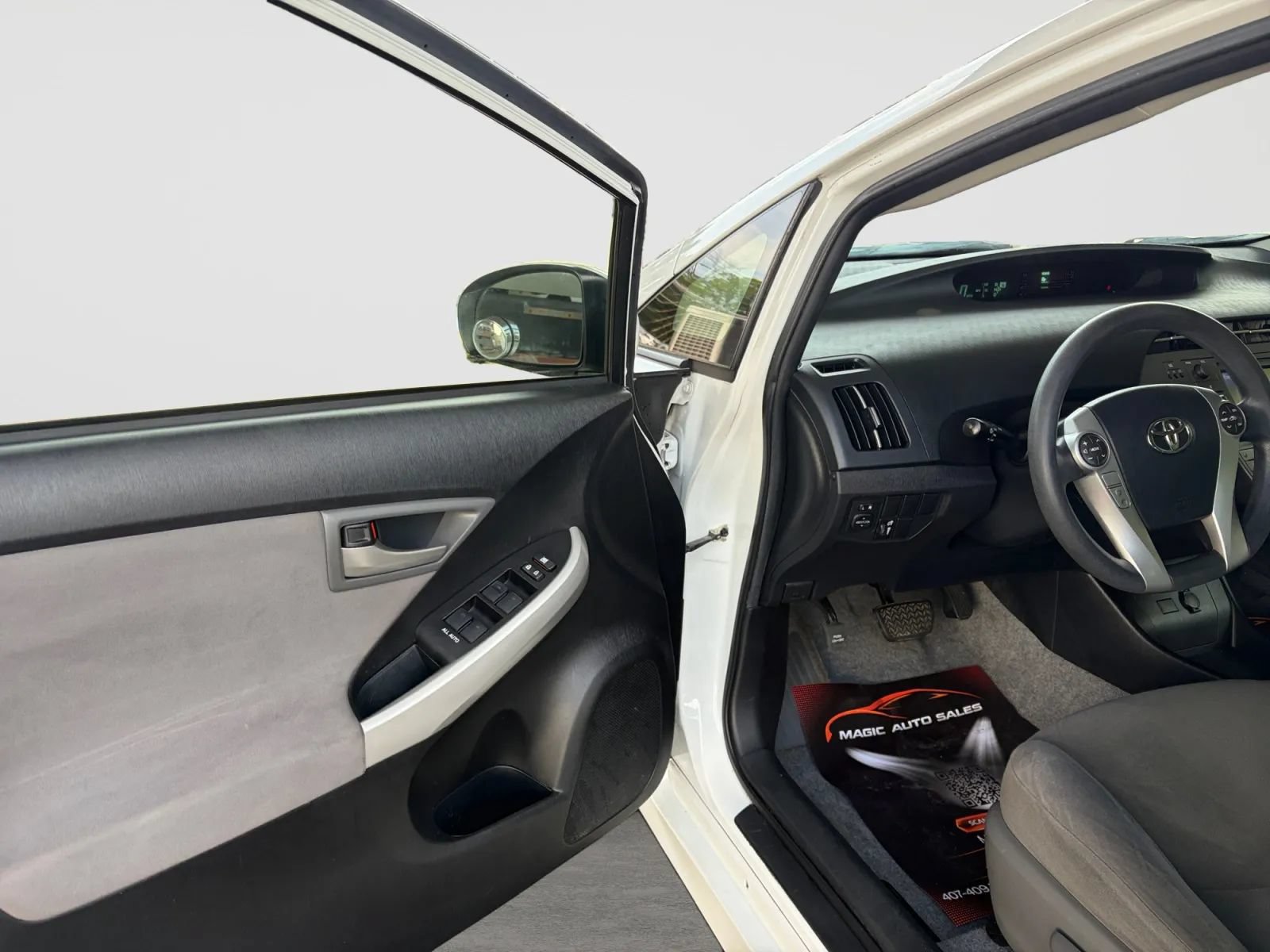 Used 2013 Toyota Prius Two FWD image 9