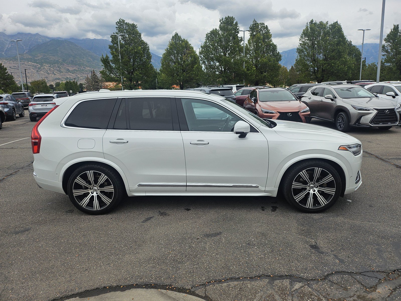 Used 2020 Volvo XC90 T6 Inscription w/ Protection Package AWD/4WD image 4
