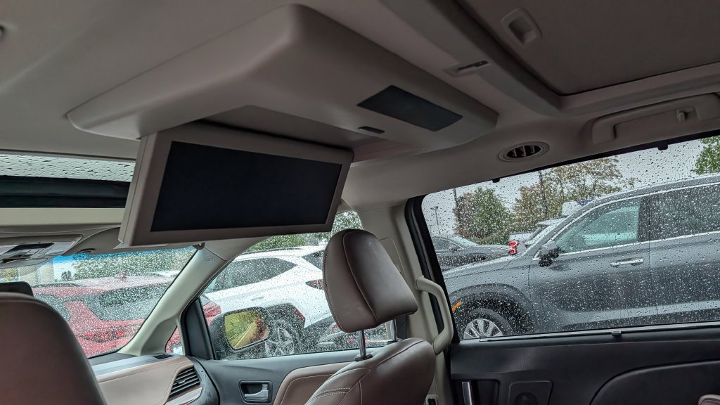 Used 2015 Toyota Sienna Limited Premium w/ Advanced Technology Package FWD image 9