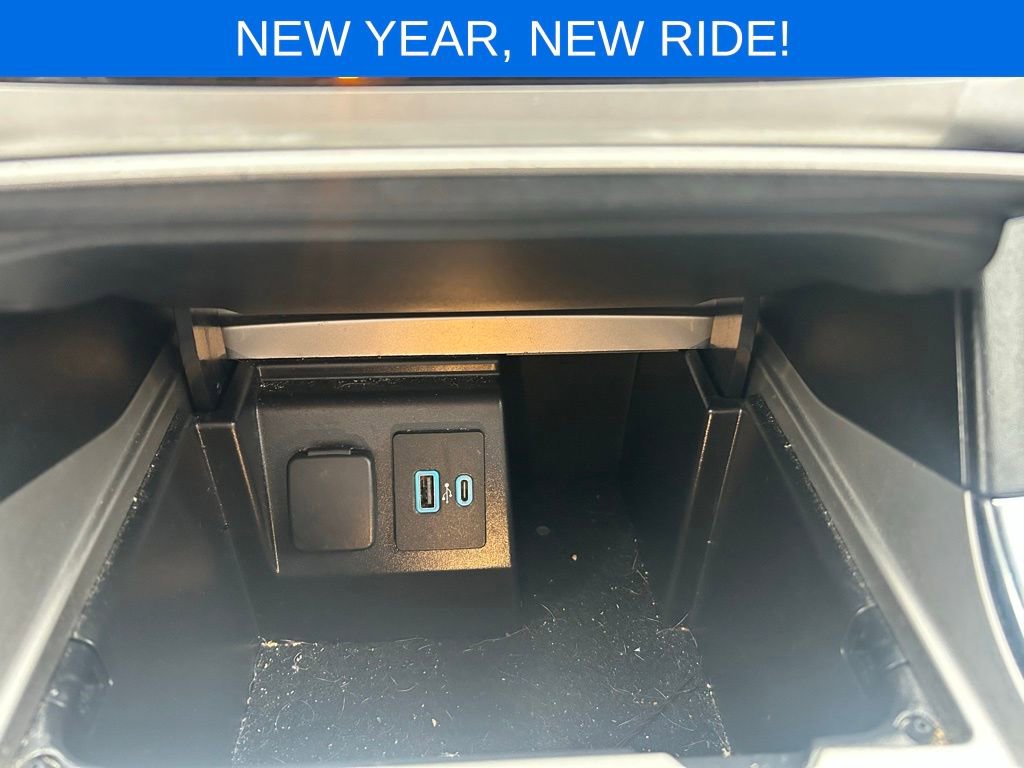 Certified 2021 Ford Explorer XLT w/ Equipment Group 202A image 17