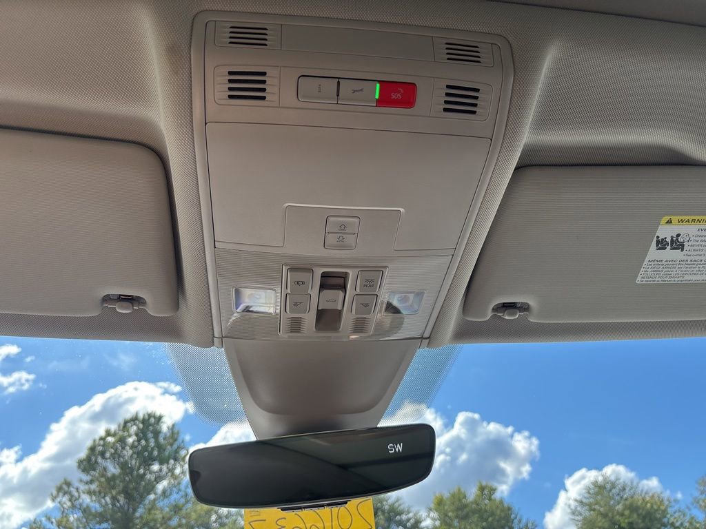 Used 2022 Volkswagen Tiguan SE w/ Panoramic Sunroof Package image 22