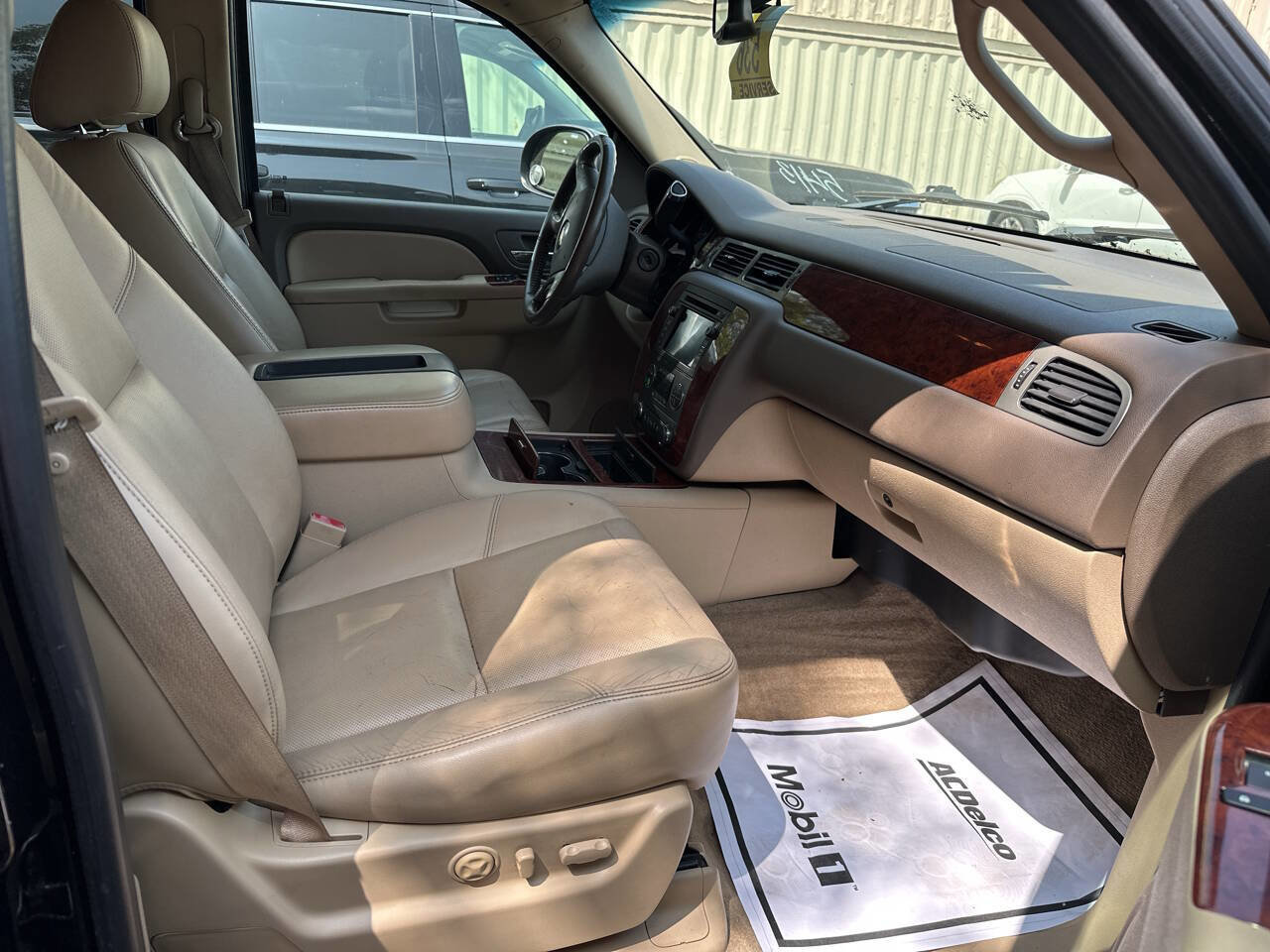 Used 2011 Chevrolet Tahoe LTZ AWD/4WD image 7