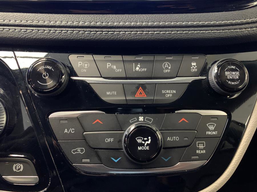 Used 2022 Chrysler Pacifica Touring-L w/ Uconnect Theater Family Group image 37