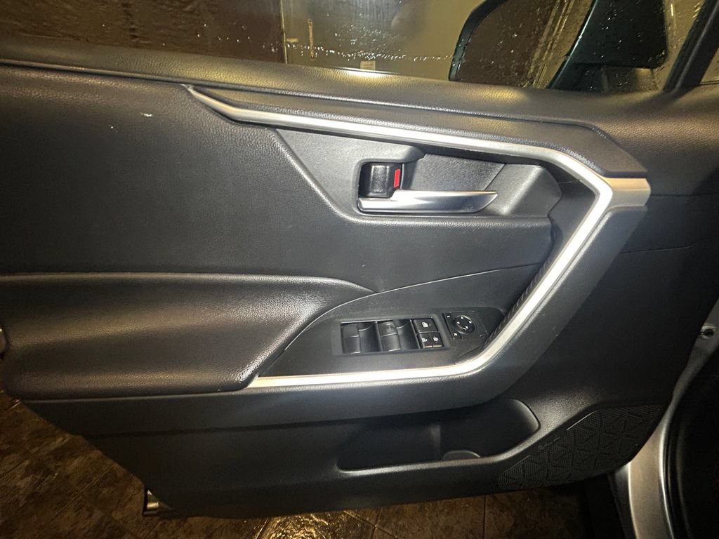 Used 2019 Toyota RAV4 XLE w/ Convenience Package AWD/4WD image 22