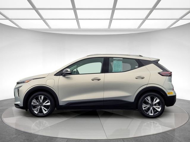 Used 2022 Chevrolet Bolt EUV LT w/ Convenience Package image 8