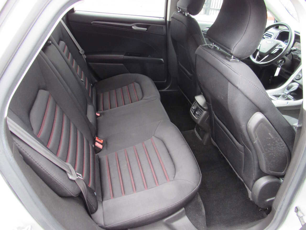 Used 2016 Ford Fusion SE w/ Equipment Group 201A image 9