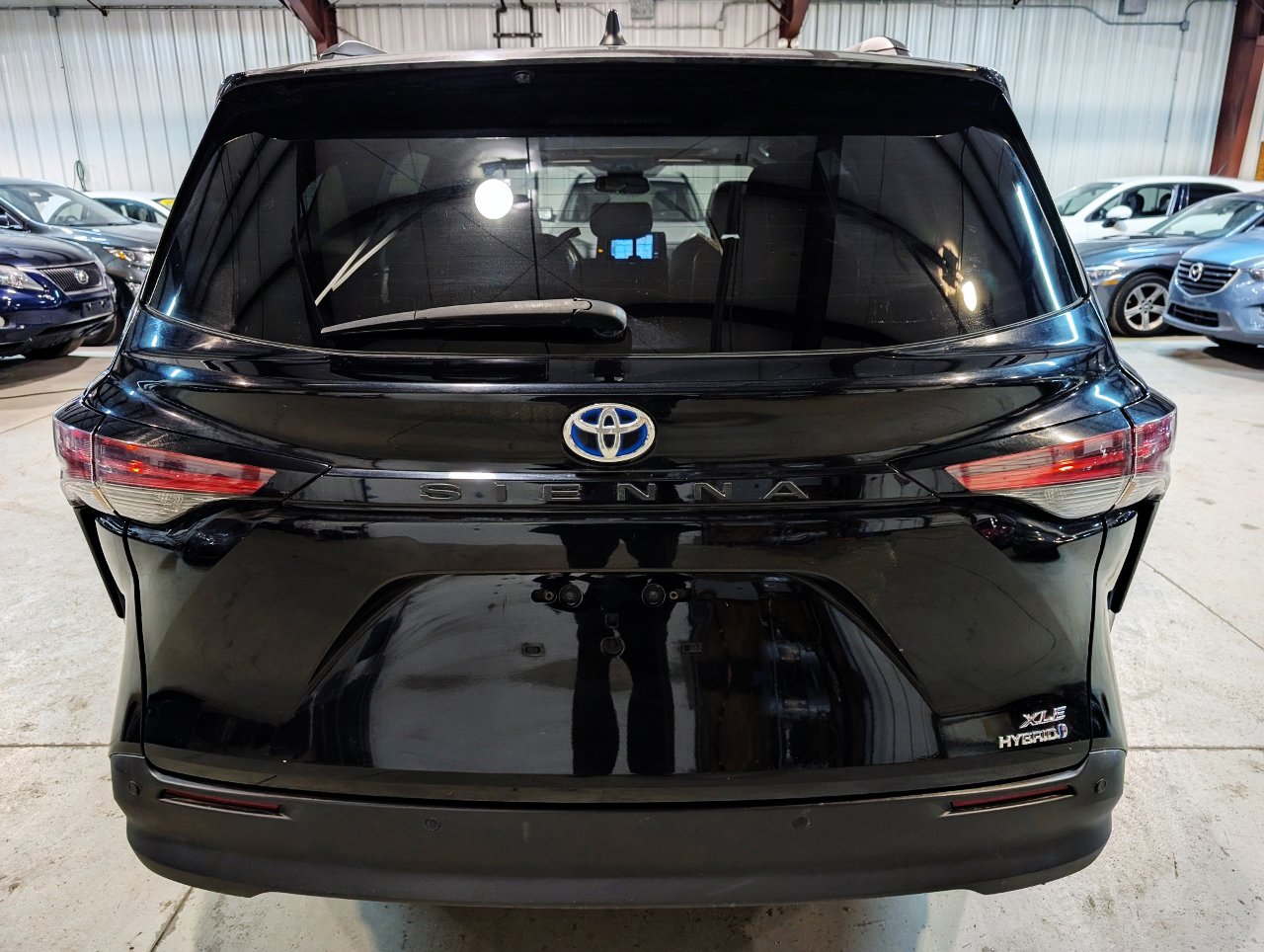 Used 2021 Toyota Sienna XLE w/ XLE Plus Package FWD image 8