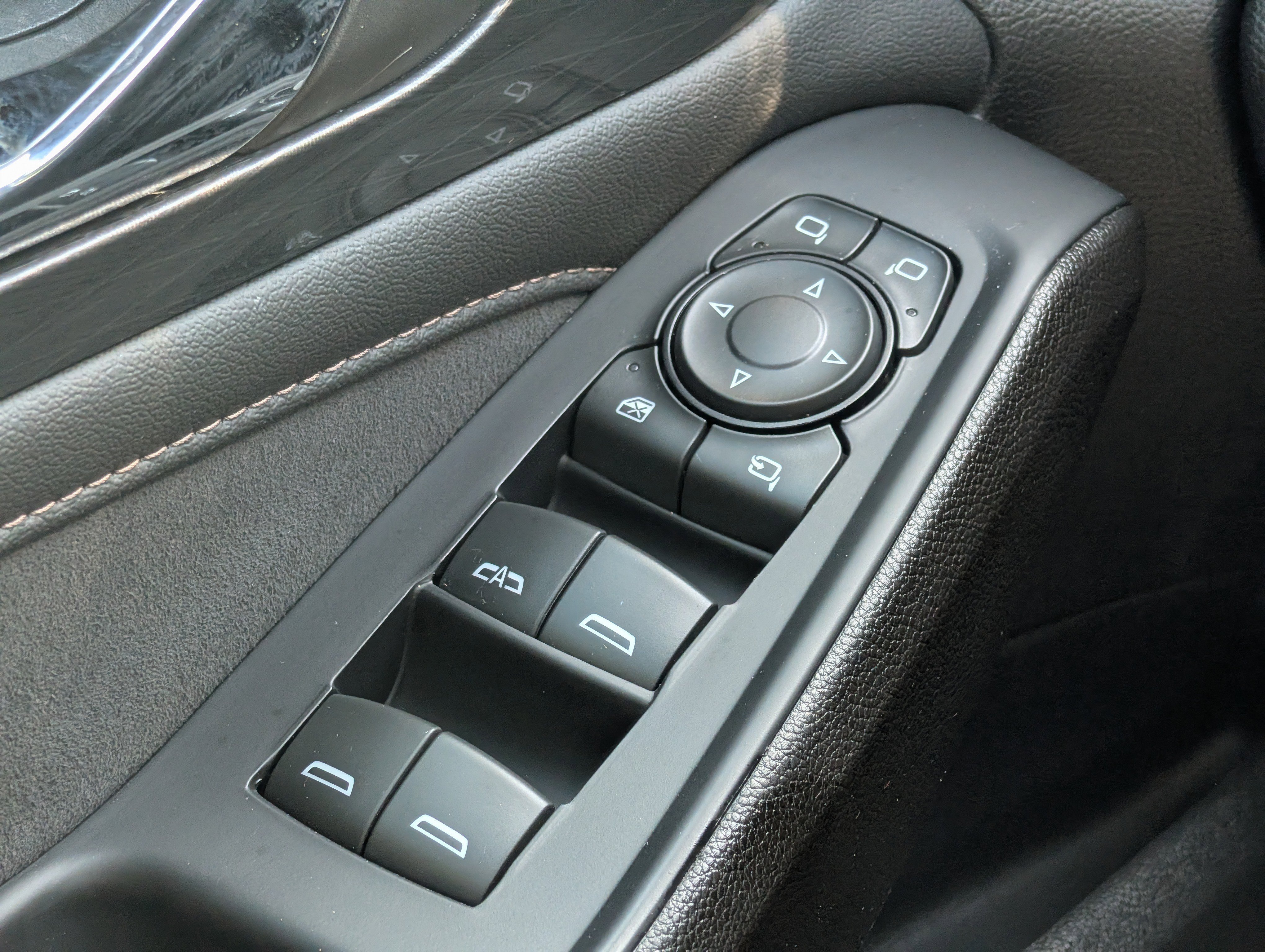 Used 2023 Chevrolet Traverse High Country w/ LPO, Floor Liner Package AWD/4WD image 27