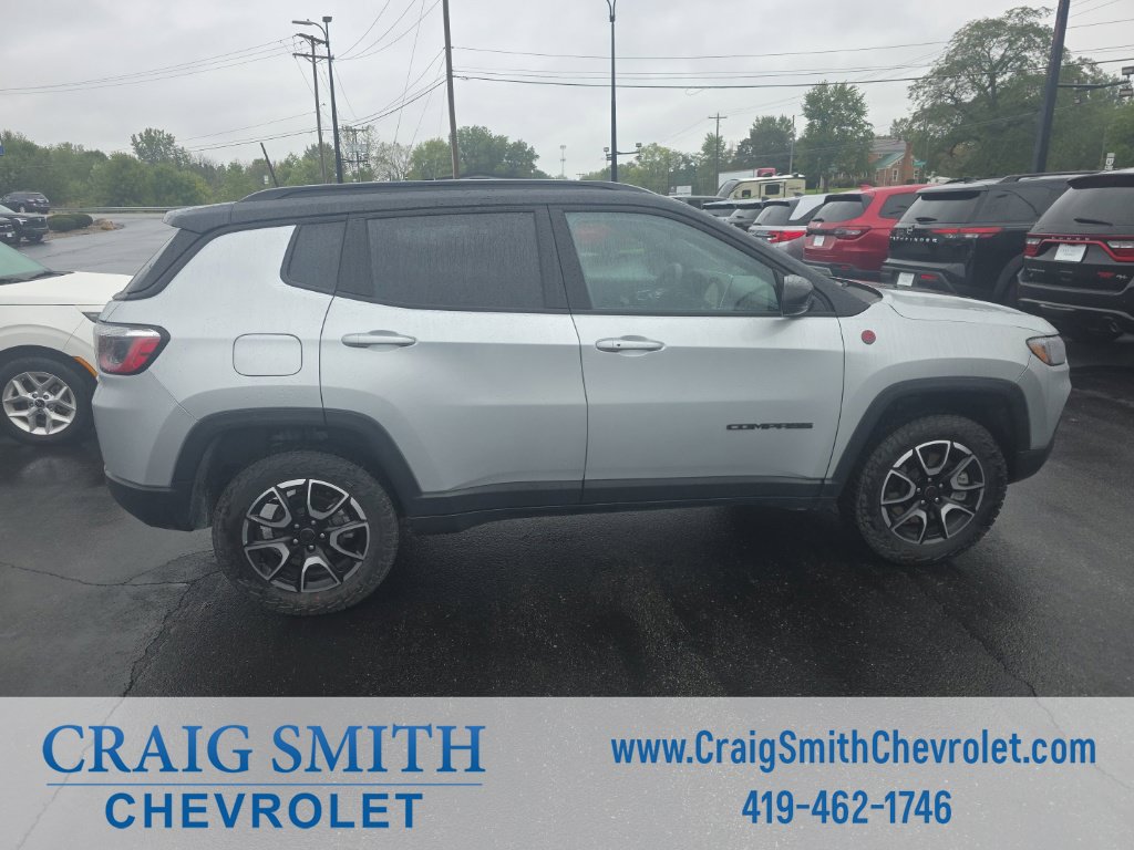 Used 2025 Jeep Compass Trailhawk AWD/4WD image 7