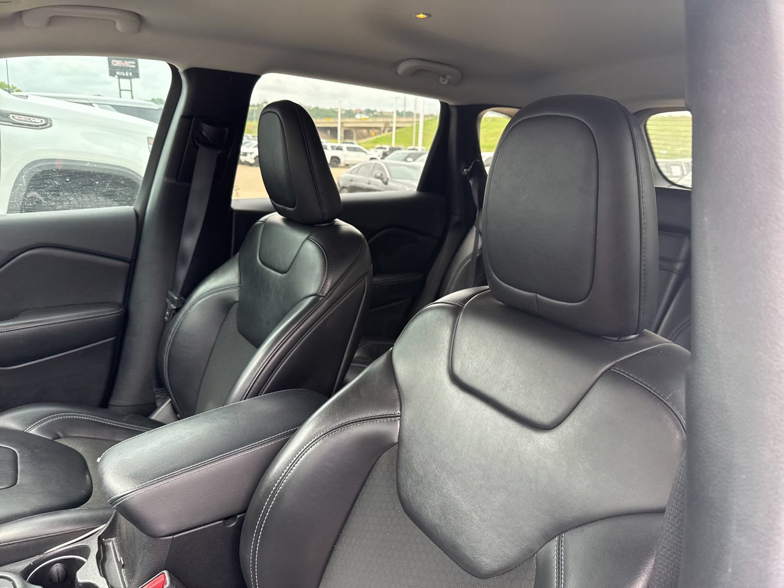 Used 2019 Jeep Cherokee Latitude Plus w/ Comfort/Convenience Group AWD/4WD image 13