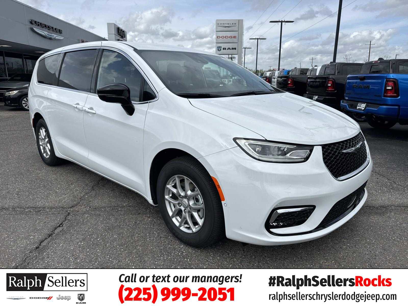 New 2026 Chrysler Pacifica Select