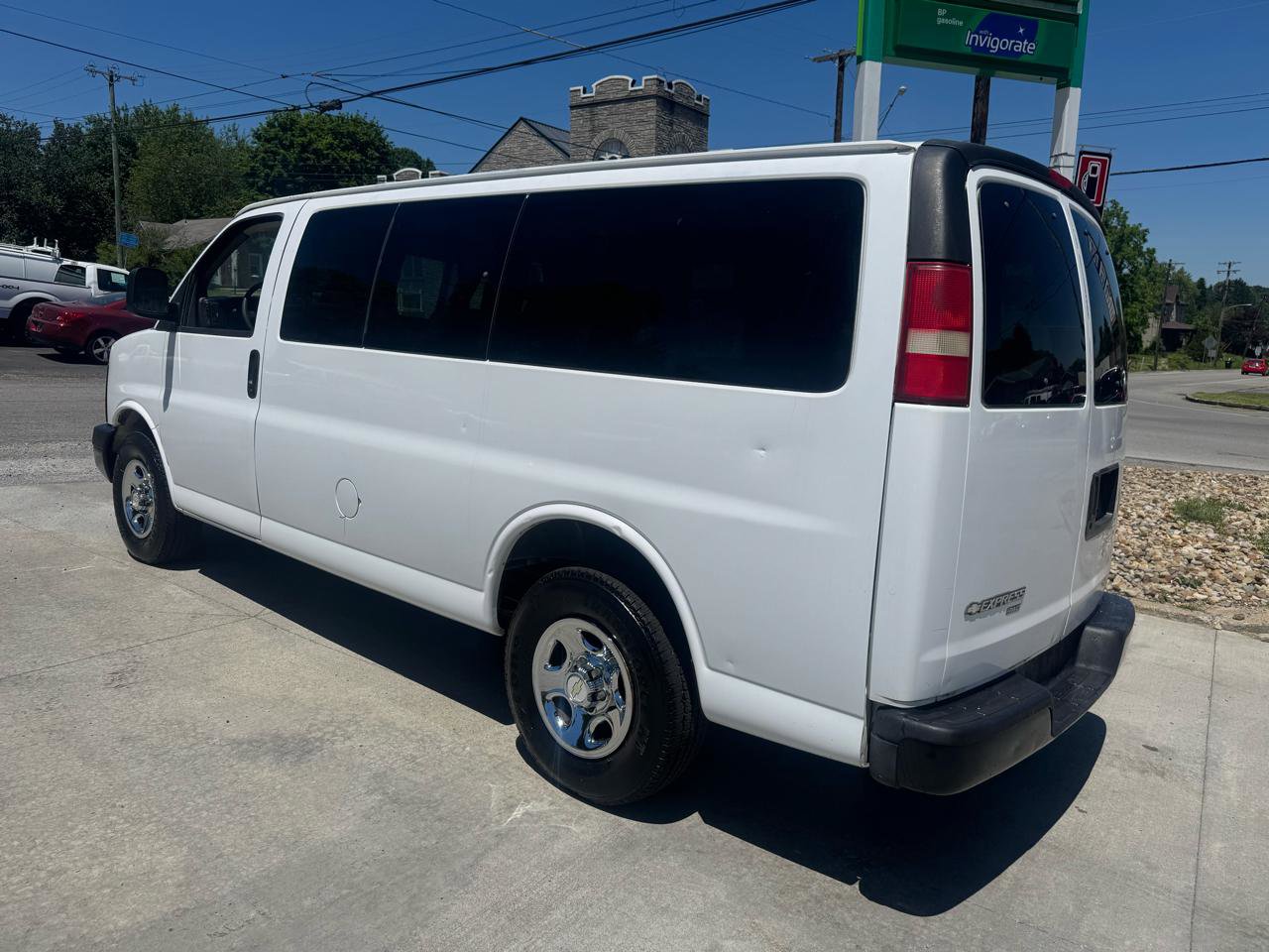Used 2007 Chevrolet Express 1500 AWD Passenger w/ Power and Light Package image 3