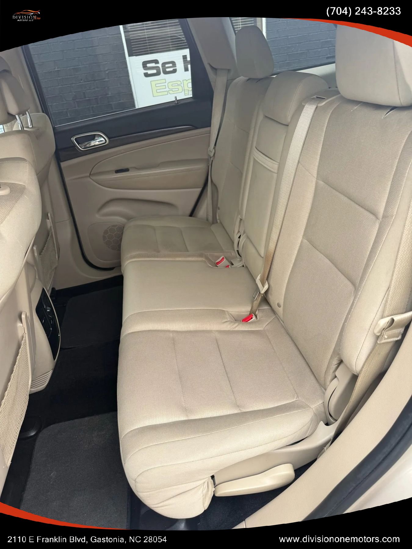 Used 2014 Jeep Grand Cherokee Laredo w/ 18" Wheel & 8.4" Radio Group AWD/4WD image 9