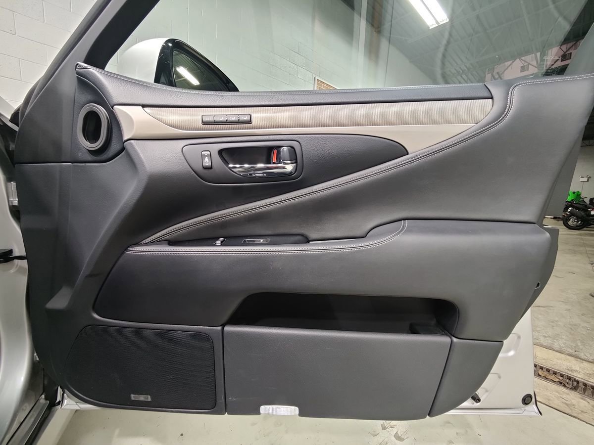 Used 2016 Lexus LS 460 AWD image 11