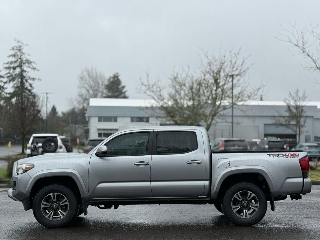 Used 2018 Toyota Tacoma TRD Sport w/ Technology Package image 2