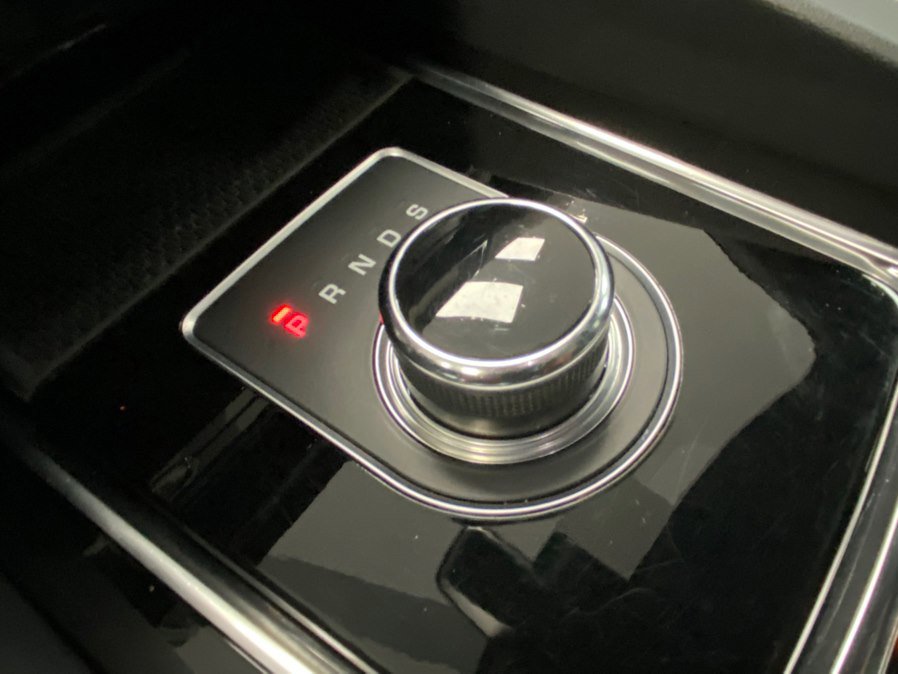 Used 2019 Jaguar F-PACE S image 32