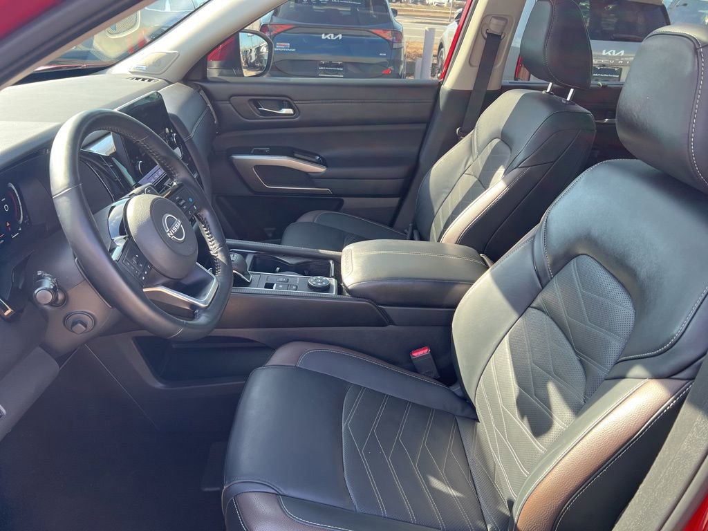 Certified 2024 Nissan Pathfinder Platinum AWD/4WD image 4