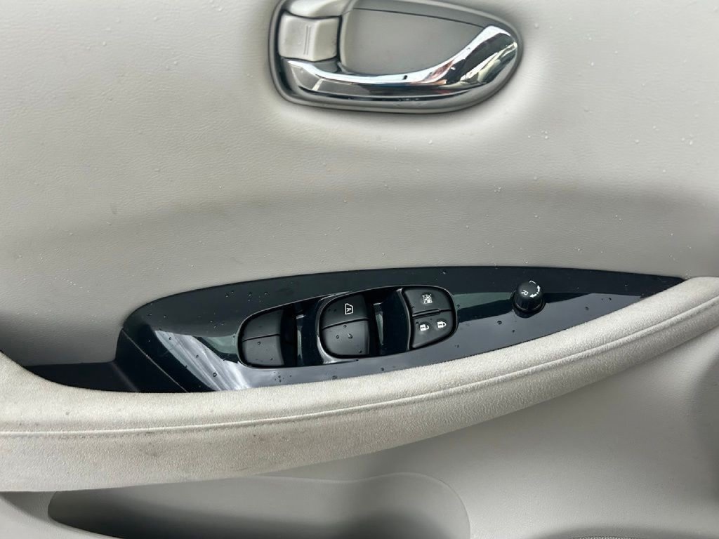 Used 2012 Nissan Leaf SL FWD image 22