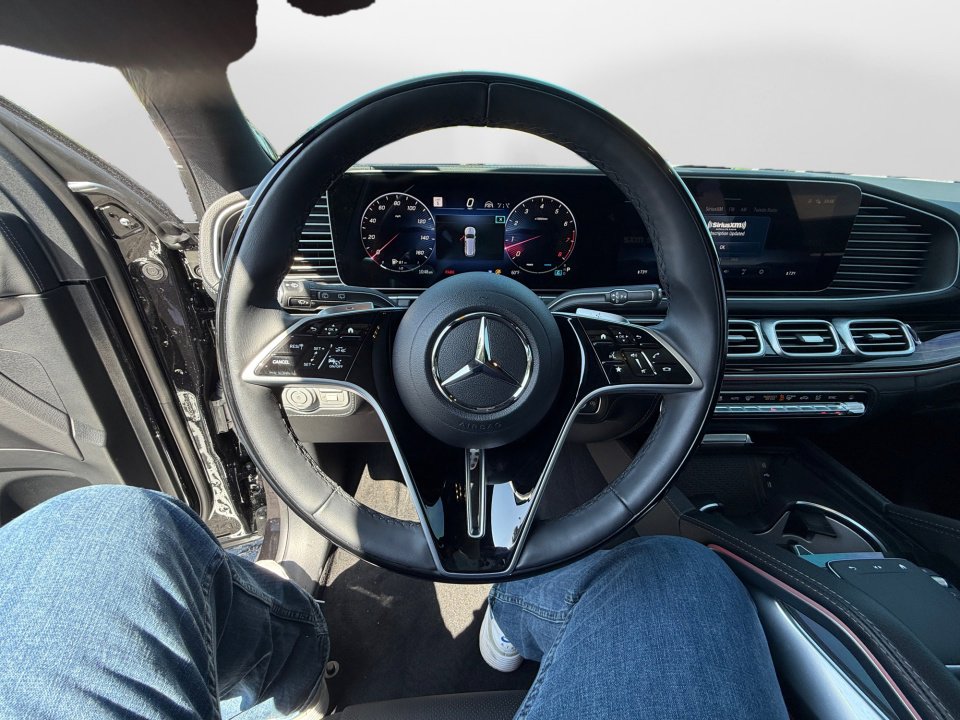 Used 2025 Mercedes-Benz GLS 580 4MATIC image 10