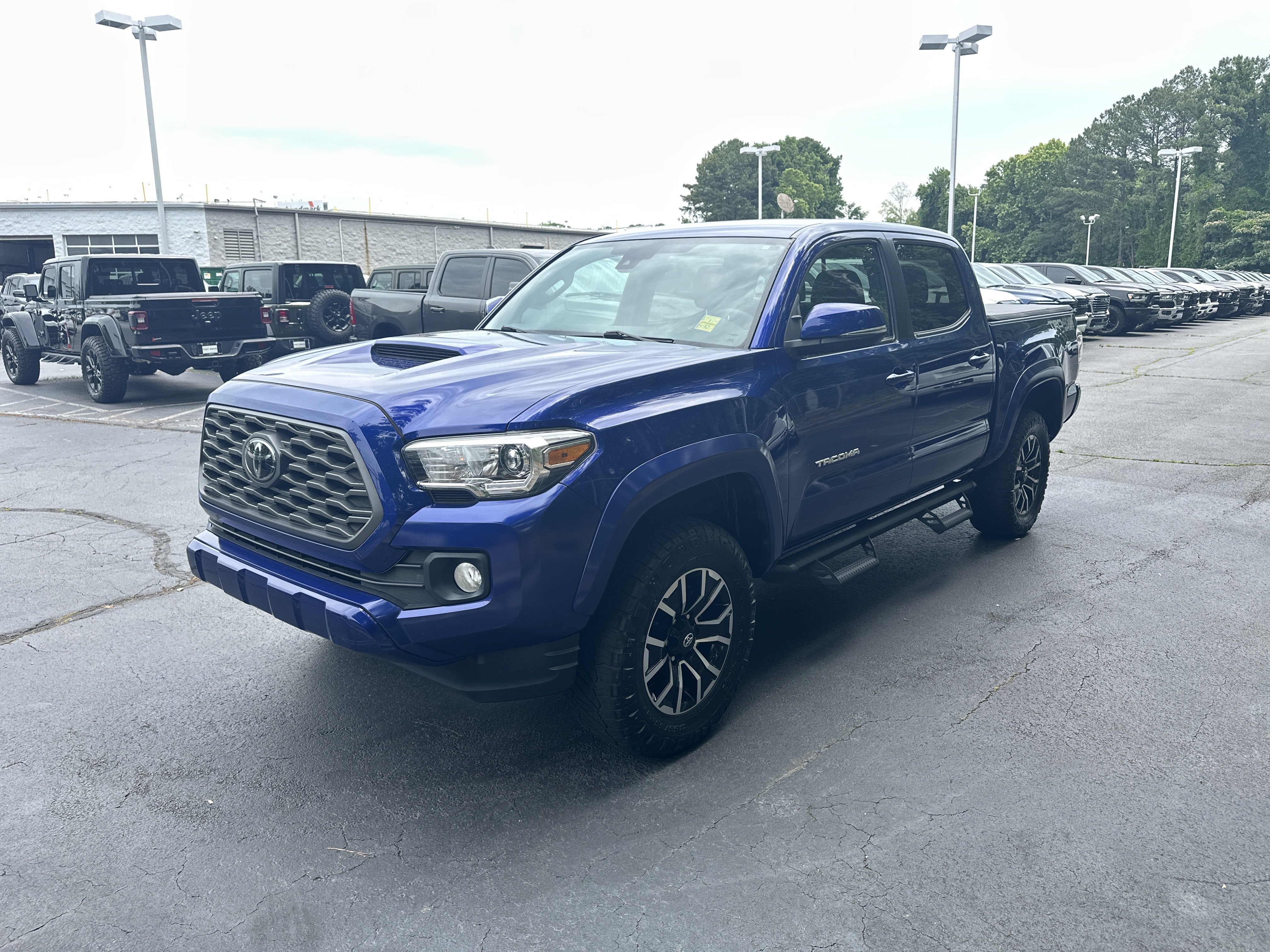 Used 2022 Toyota Tacoma TRD Sport w/ Technology Package AWD/4WD image 5