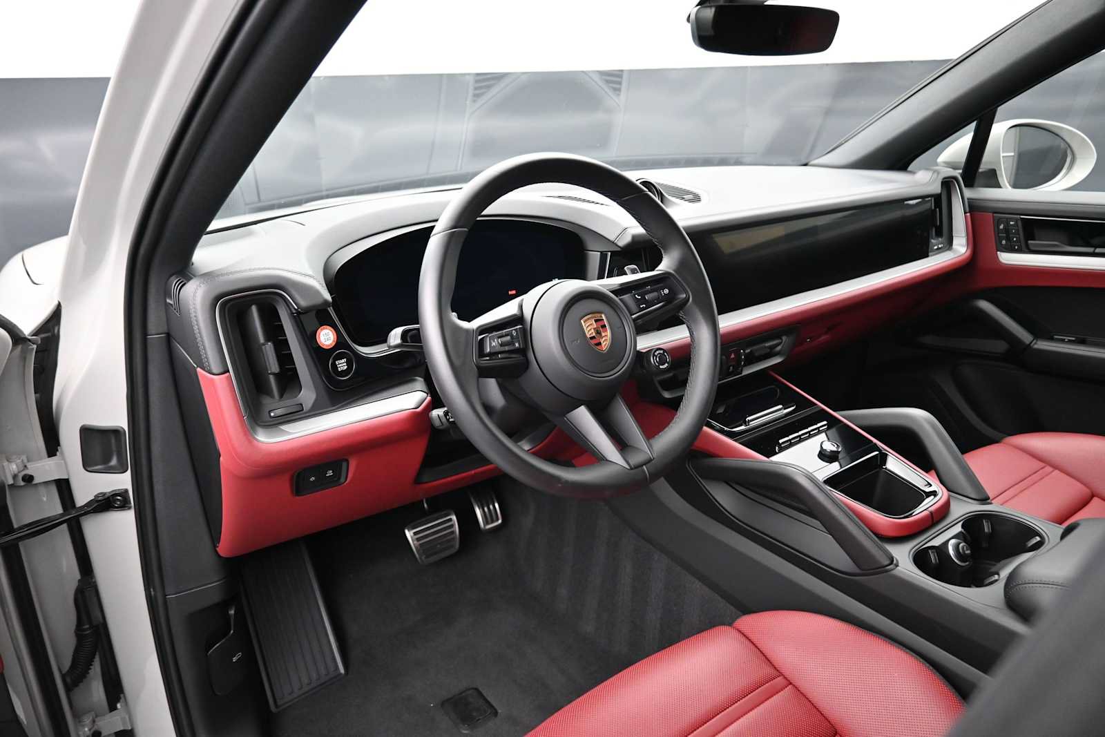 Certified 2025 Porsche Cayenne S AWD/4WD image 4