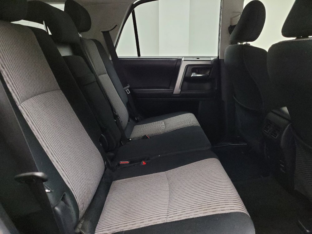 Used 2018 Toyota 4Runner SR5 AWD/4WD image 19