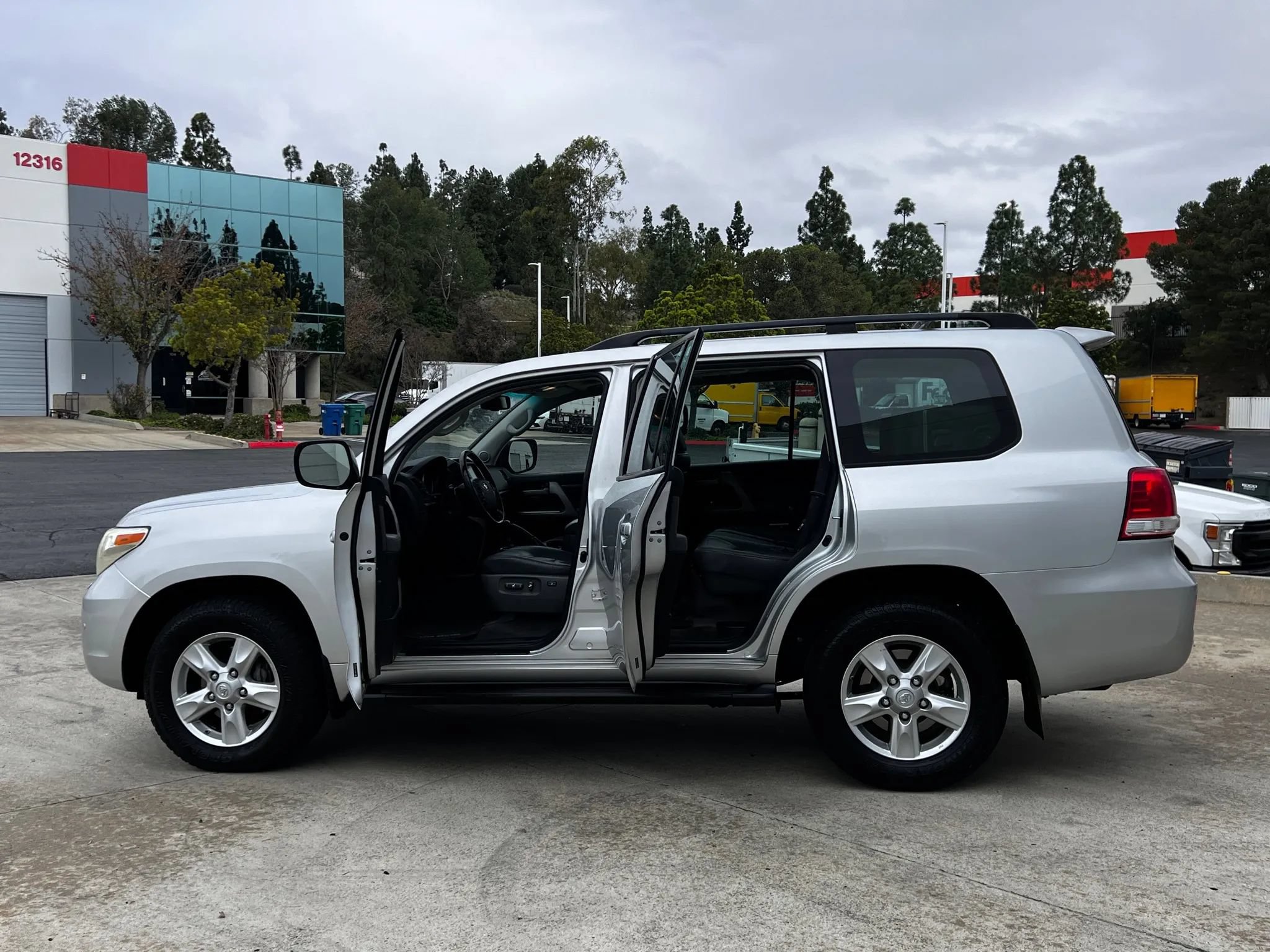 Used 2008 Toyota Land Cruiser AWD/4WD image 30