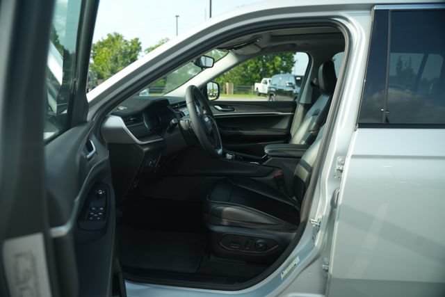 Used 2023 Jeep Grand Cherokee L Limited AWD/4WD image 14