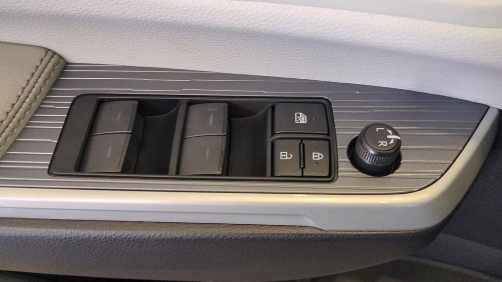 New 2026 Toyota Sienna XLE FWD image 19