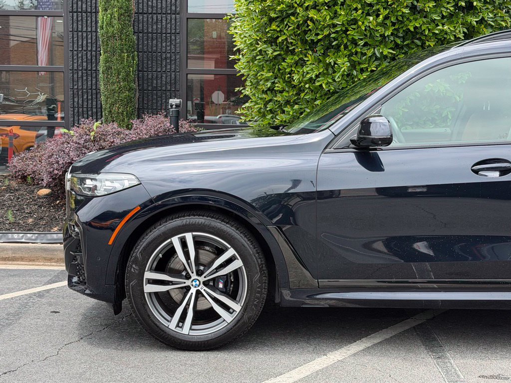 Used 2021 BMW X7 xDrive40i w/ M Sport Package AWD/4WD image 10