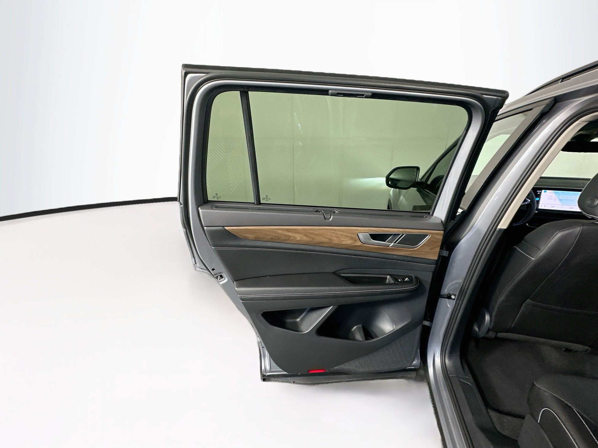 Used 2026 Volkswagen Atlas SE FWD image 25