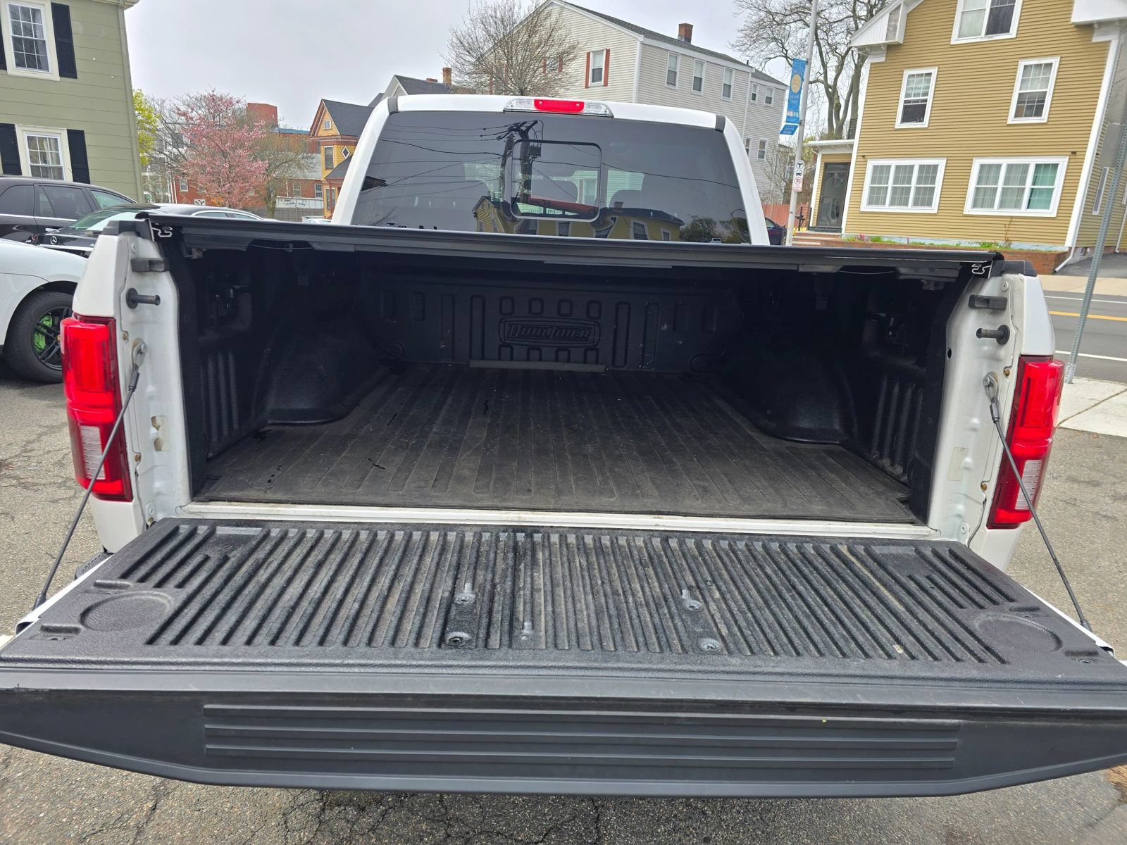 Used 2018 Ford F150 Lariat w/ Equipment Group 502A Luxury AWD/4WD image 6