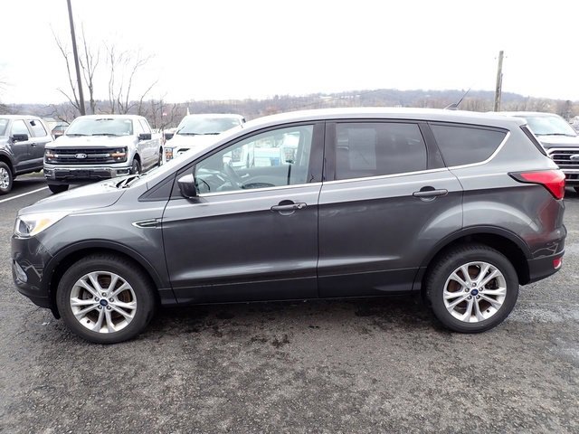 Used 2019 Ford Escape SE image 2