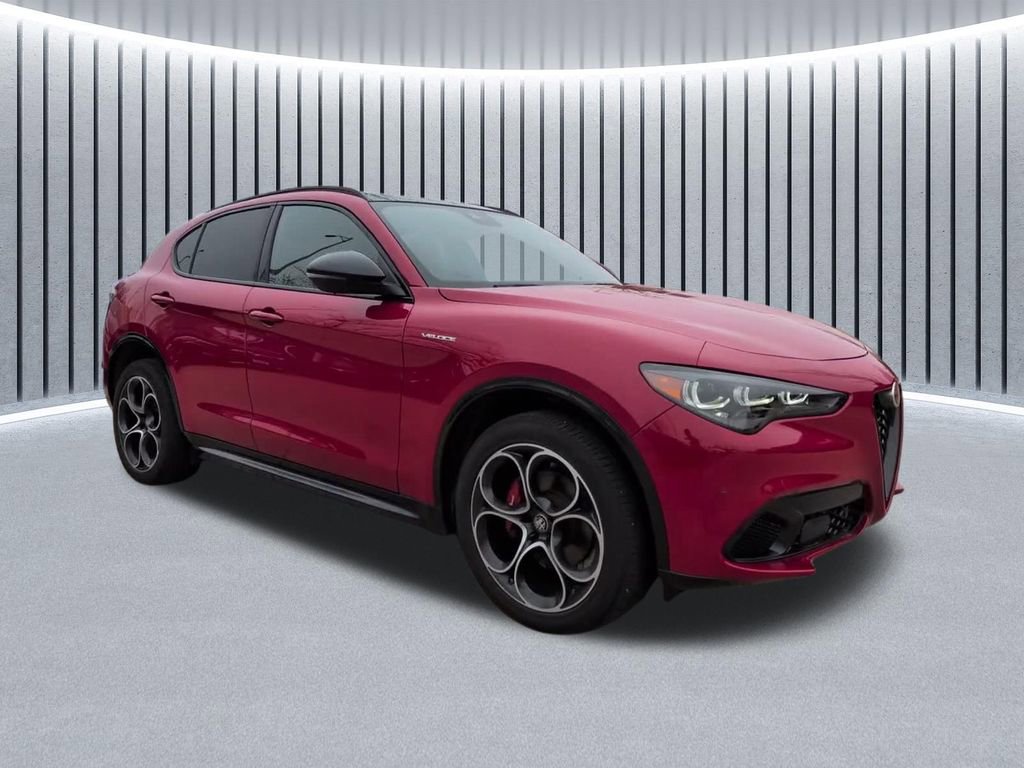 Used 2024 Alfa Romeo Stelvio Veloce AWD/4WD image 2