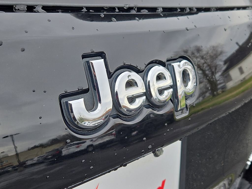 Used 2020 Jeep Grand Cherokee Limited w/ Luxury Group II image 32