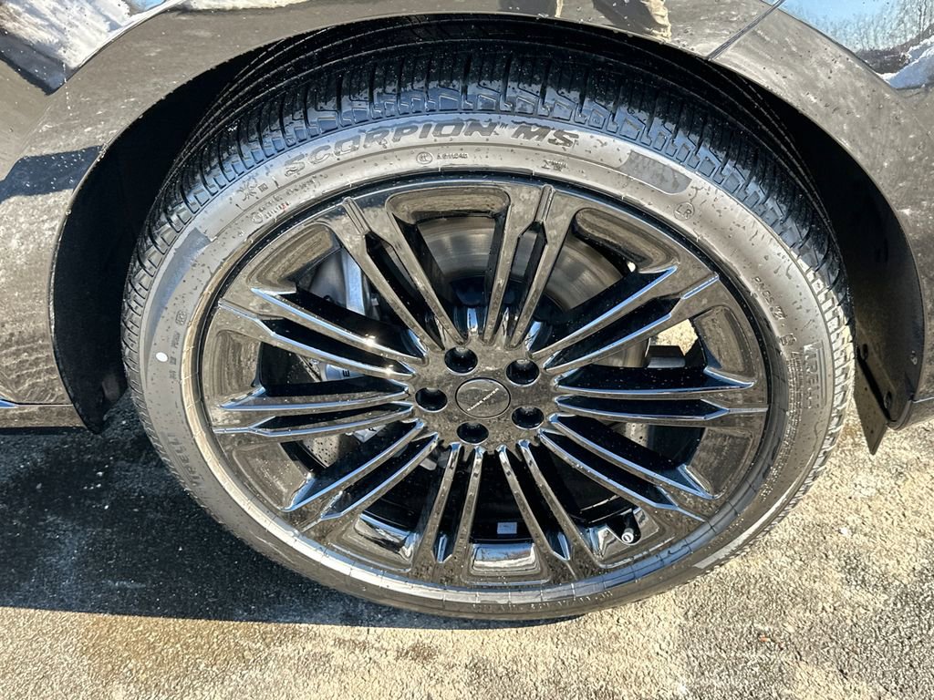 New 2026 Land Rover Range Rover Long Wheelbase SE image 7