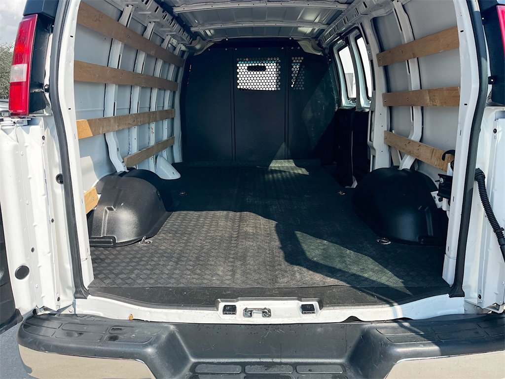 Used 2022 GMC Savana 2500 w/ Driver Convenience Package image 21