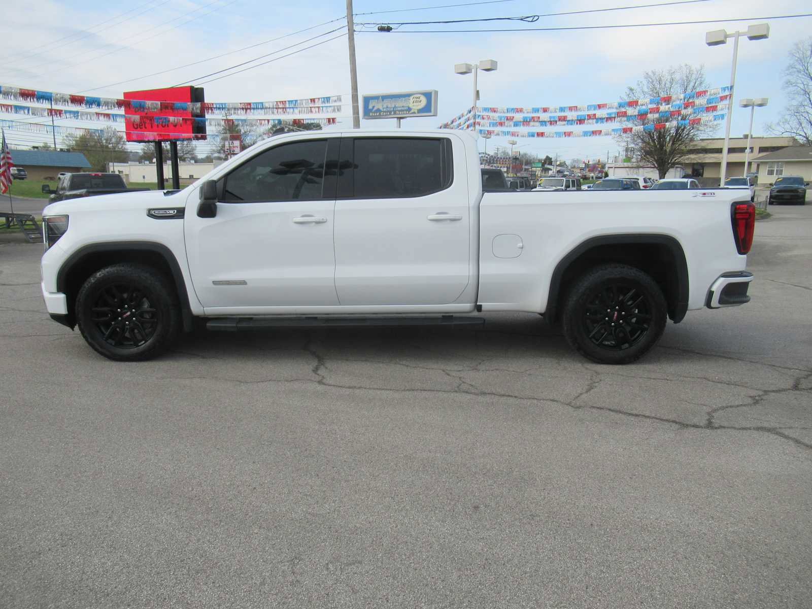 Used 2024 GMC Sierra 1500 Elevation w/ Preferred Package image 2
